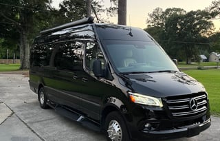 Luxurious Ride for up to 7 with a Private Driver!