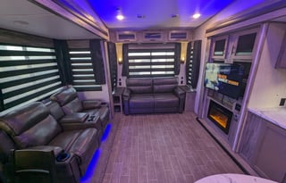 Arctic Wolf 291RL 5th wheel