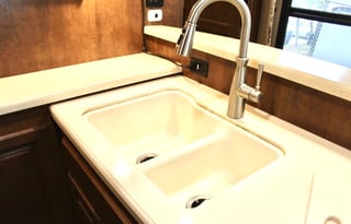 Challenger Luxury Class A Sleeps 4