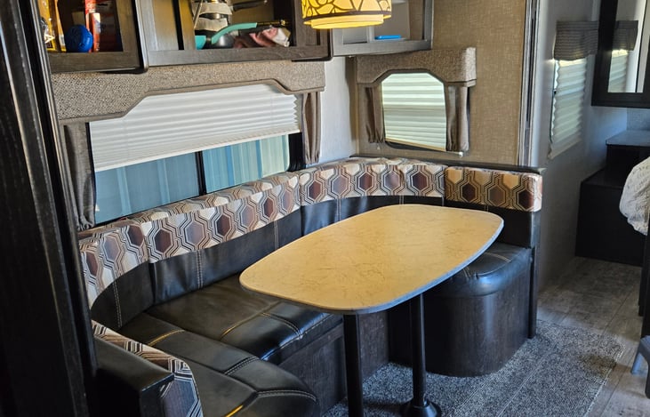 slide out dinette