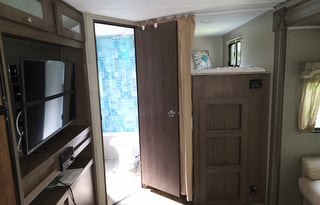 Grammy's Bunkhouse 2018 Keystone 32 Ft Camper