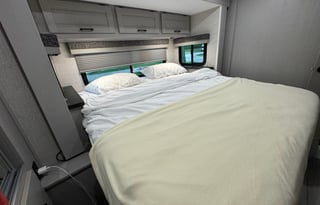 2025 31ft Coachmen 29KB - Sleeps 8