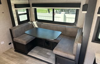 Cozy Camper for Couples & Kids | Easy to Tow!