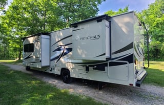 2015 Coachmen RV Leprechaun 317SA Ford 450