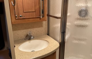 2008 Winnebago Adventurer 33C