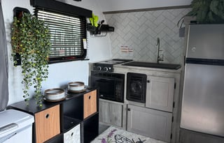 cozy, pet friendly -sleeps 3-4, easy tow