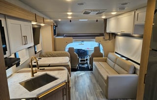 Luxury Class C Like NEW!!!