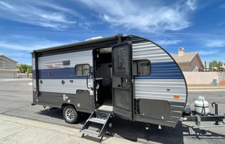 Lightweight Travel Trailer Rental Sleeps 5