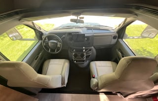 Family Fun-mobile -2021 Coachmen Leprechaun 319MB