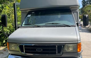 2007 Ford Goshen Coach E350