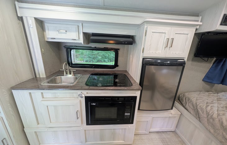 Nice kitchen with ample storage, 2-burner stove, microwave and 2-way fridge.