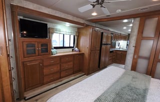 Winnebago:King Bed • FREE WiFi • Solar