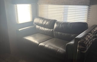 2019 Mallard – Family RV w/ Outdoor Kitchen