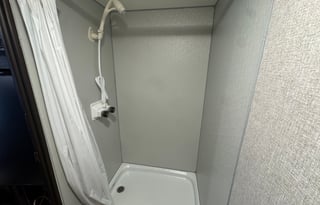 Lightweight, sleeps 6, upgrades! 400W solar system