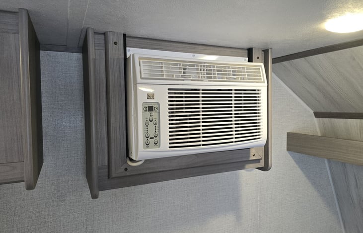 Wall mounted air conditioner