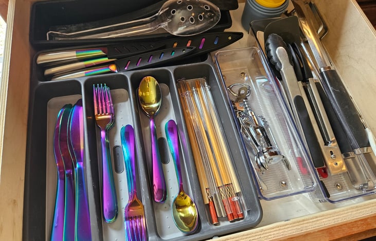 Many home amenities to use.