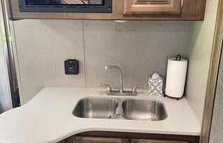 Beautiful Forest River 23FL, Sleeps 8, Open Layout