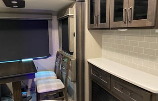 Luxury Camper (Pets welcome!)