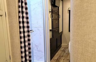 Roomy 2022 Jayco Greyhawk