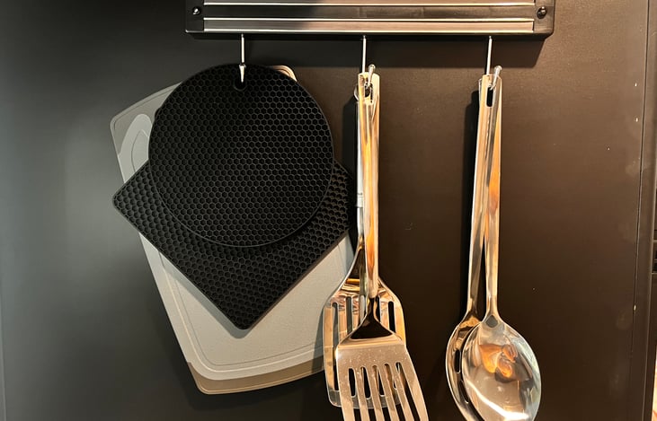 Our trailer comes with spatulas, spoons, cutting boards and hot pads for your cooking needs.