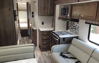 32ft 2023 Conquest Class-C RV - Pet Friendly!