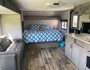 Dutchmen RV Coleman Lantern LT Series 18FQ