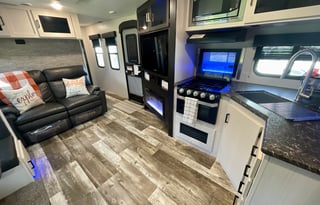 2020 Stratus 321VQB *DELIVERY ONLY*