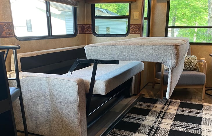 Easy Pull - Out Sofa