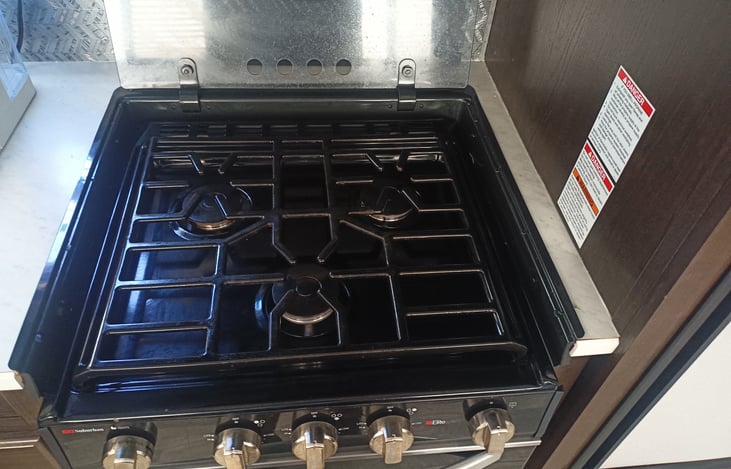 3 cooking burners.. NOTICE that the glass is raised and folded when cooking