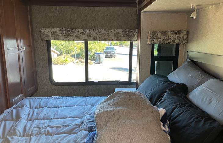 Private queen bedroom.