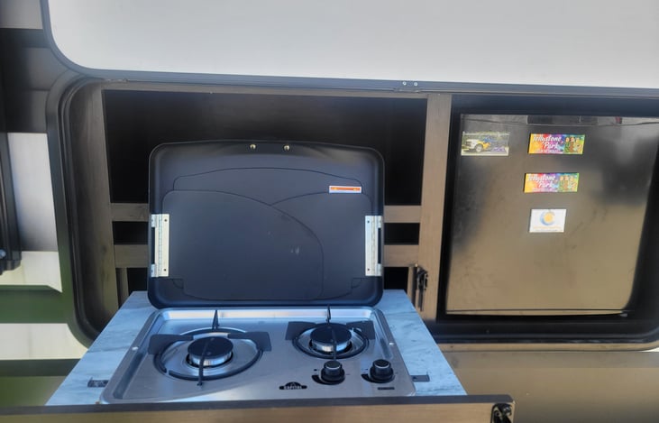 Outdoor kitchen, 2 burner, refrigerator
