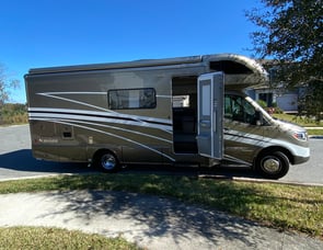 Winnebago Navion 24D
