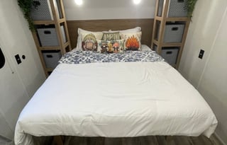 NEW 2024 29ft Light Weight Sleeps 8 Forest River