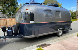 Airstream in 2 colors! Stand out!