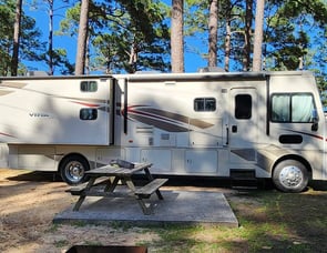 Winnebago Vista LX 35F