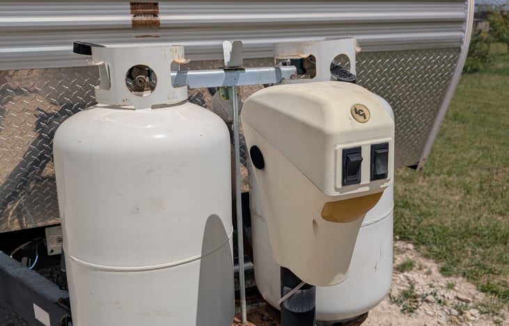 Electric Jack, Propane tanks