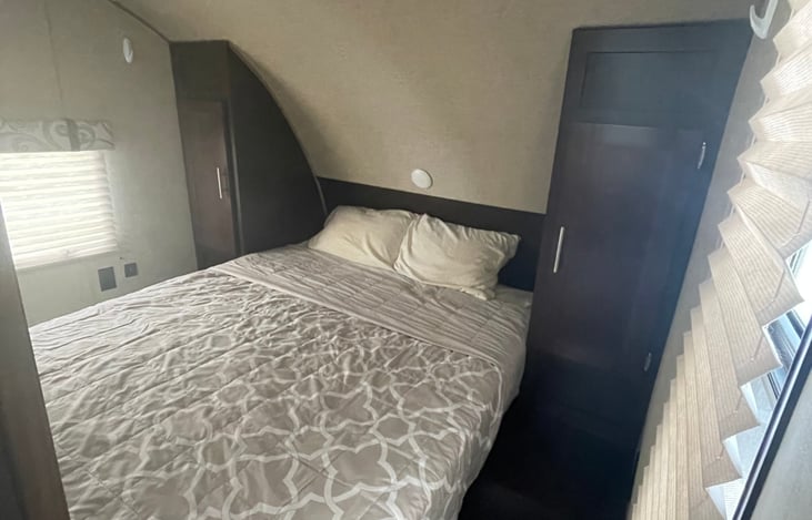 Queen bed with memory foam pad