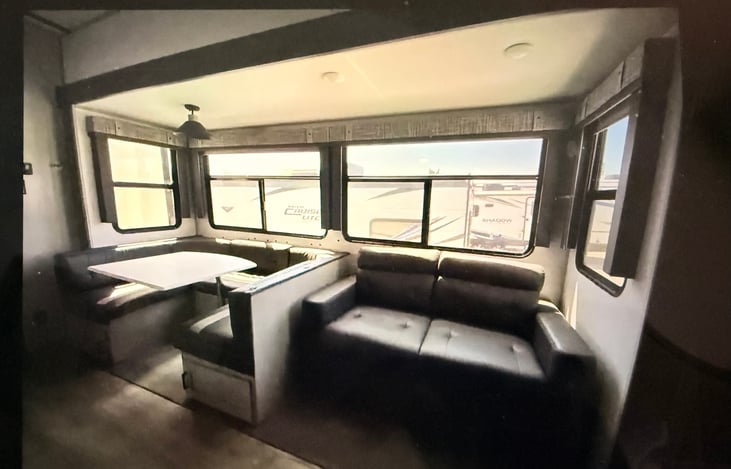 The sofa/sofa bed. An eating area can also be converted.