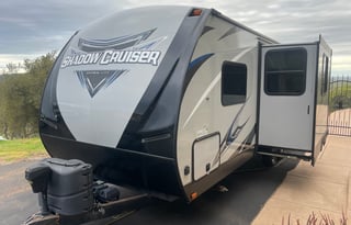 Spacious Clean 27.7' Travel Trailer w/ slide-out