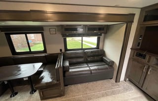 2021 Jay Flight Bunkhouse—Family Ready!