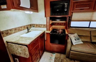 Easy to Drive Thor Hurricane 31G with Bunkbeds