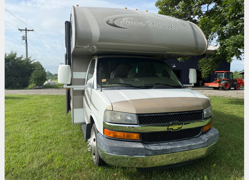 Class C Motor Home rentals in Three Rivers