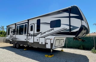 2021 Keystone RV Raptor 352
