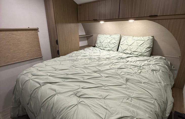 Master bed with versa tilt
