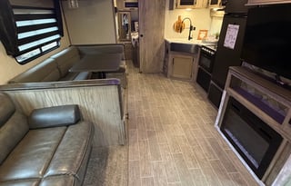 Alpha Wolf Retreat | Pet Friendly & Delivery