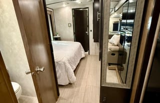 2020 Class A***King + 1.5 Baths*