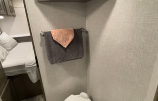 NEW Fully Equipped Quantum Bunkhouse With Solar!