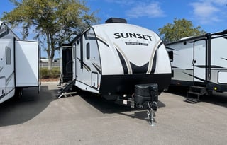 2022 Sunset Trail with bunk house and extra bath!