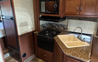 *New Listing* 2016 Thor Freedom Elite 29FE