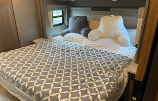 Family Friendly Luxury RV - Sleeps up to 8 Guests